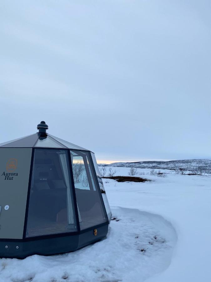 Aurora Hut - Luksusmajoitus Iglu Tunturilammella Pohjois-Lapissa Nuorgamissa Villa Esterno foto