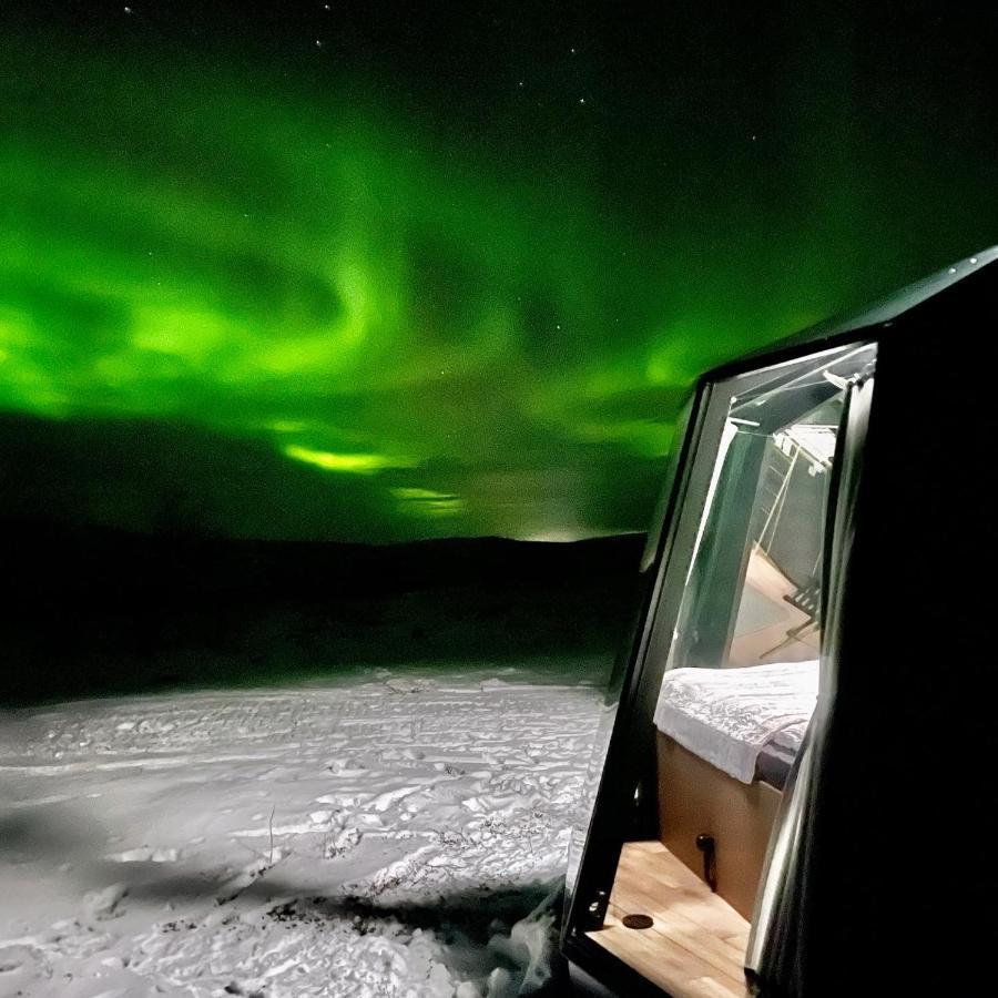 Aurora Hut - Luksusmajoitus Iglu Tunturilammella Pohjois-Lapissa Nuorgamissa Villa Esterno foto