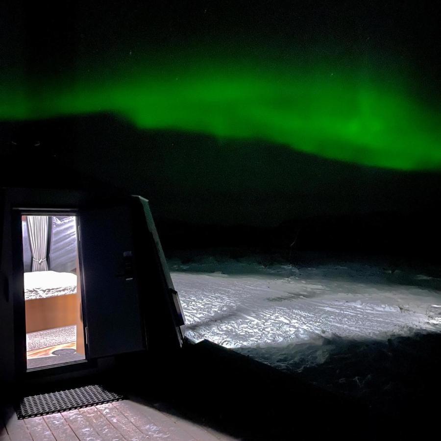 Aurora Hut - Luksusmajoitus Iglu Tunturilammella Pohjois-Lapissa Nuorgamissa Villa Esterno foto