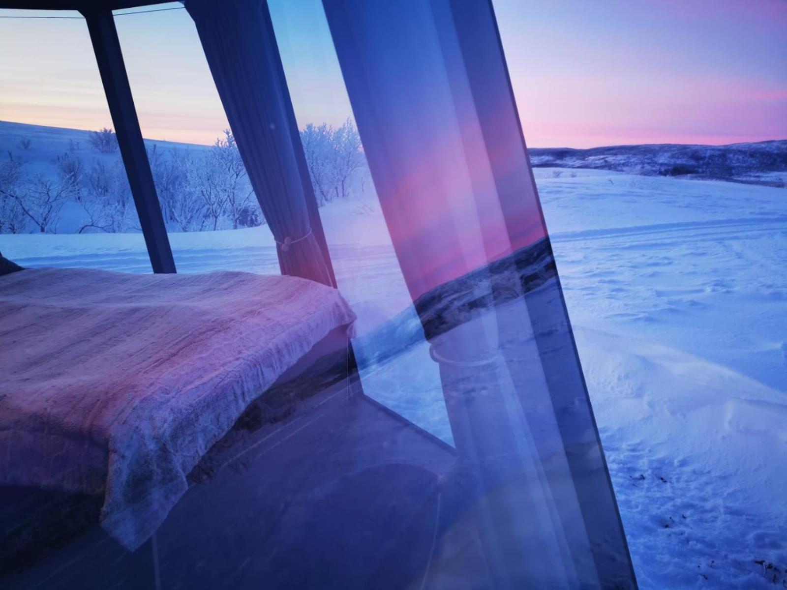 Aurora Hut - Luksusmajoitus Iglu Tunturilammella Pohjois-Lapissa Nuorgamissa Villa Esterno foto